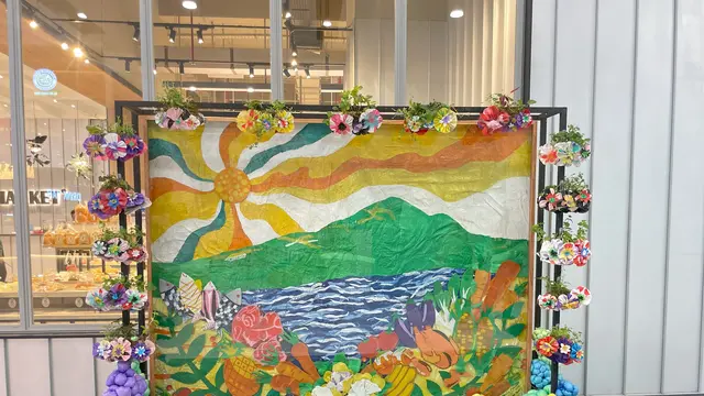 Olah 8.000 Potong Limbah Sampah Jadi Karya Seni, Supermarket ini Berhasil Raih Rekor MURI