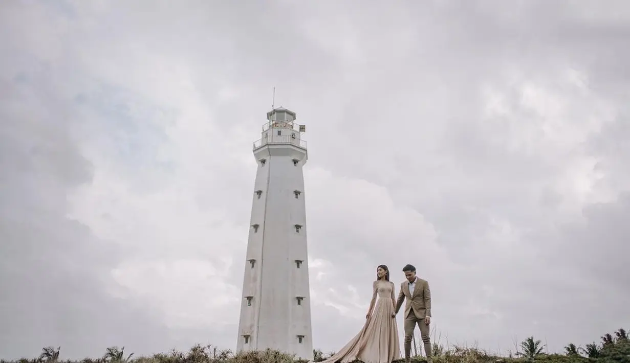 Nuansa cokelat untuk menyatu dengan alam. [@erinagudono]