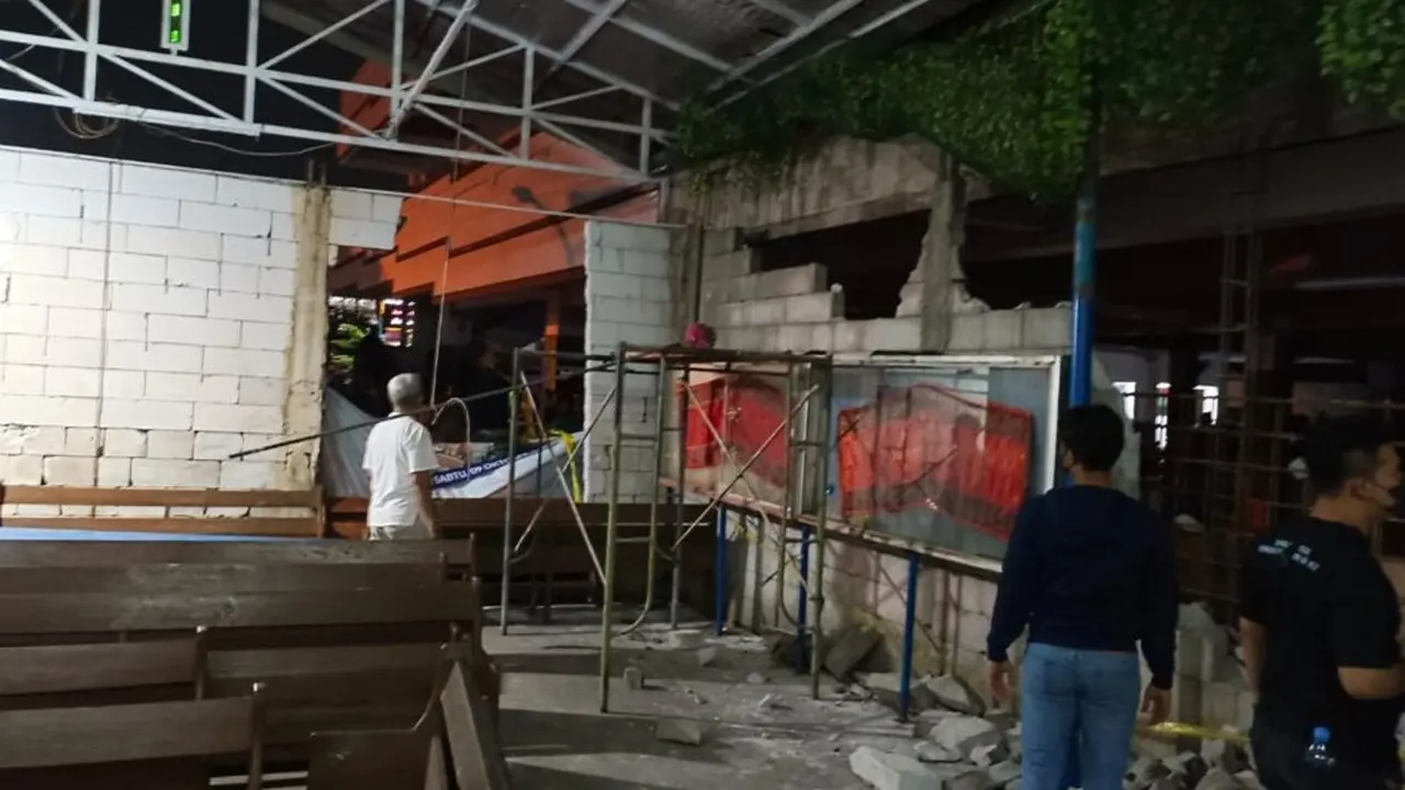 Dua orang ditangkap karena melakukan pengrusakan Gereja HKBP Cibinong, Kabupaten Bogor, Jawa Barat.