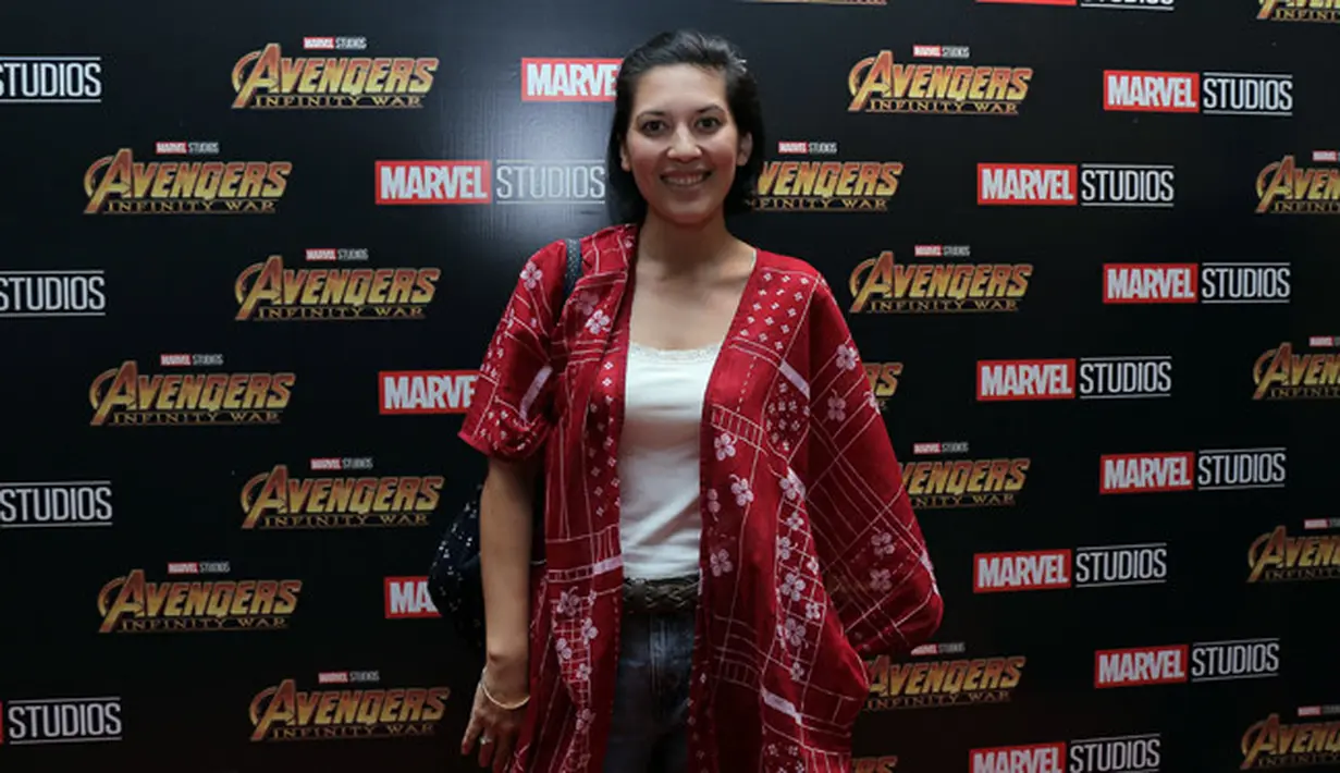 Hanna Al Rasyid pun tak mau ketinggalan dengan jalan cerita dari film Avengers yang satu ini. Terlihat wajah bahagianya ketika hadir di galam premiere film garapan sutradara Anthony Russo dan Joe Russo ini. (Deki Prayoga/Bintang.com)