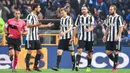 Para pemain Juventus tampak kecewa usai dikalahkan Sampdoria pada laga Serie A Italia di Stadion Luigi Ferraris, Genoa, Minggu (19/11/2017). Sampdoria menang 3-2 atas Juventus. (AFP/Marco Bertorello)