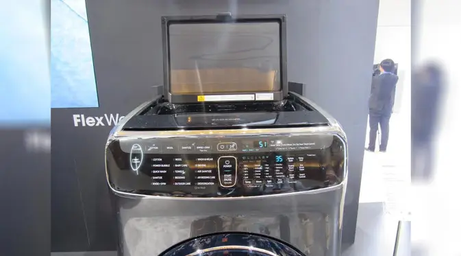 Mesin cuci Samsung FlexWash, yang hadir dengan sistem integrasi untuk pengering dan bagian pencucian. Liputan6.com/Agustinus Mario Damar