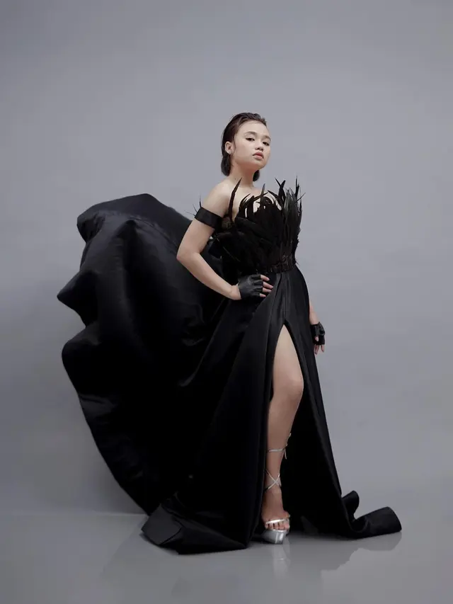 7 Pemotretan Terbaru Aulia DA Bertajuk The Queen of Darkness Ini Curi Perhatian