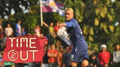 Striker Arema Cronus Cristian Gonzales tampil dengan gaya baru dalam uji coba lawan Persekam Metro FC. Penampilan yang berubah adalah warna rambutnya jadi blonde, mirip bintang lawas Singo Edan, Rodriguez “Pacho” Rubio.