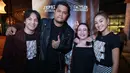 Selain Jefri Nichol dan Caitlin Halderman film Surat Cinta Untuk Starla juga diramaikan Salshabilla Adriani, Ricky Cuaca dan sederet aktris dan aktor senior seperti Meriam Bellina, Ramzi, Rizki Hanggono, dan Rianti Cartwright. (Adrian Putra/Bintang.com)