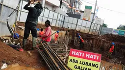  Balai Besar Ciliwung-Cisadane mengatakan proyek pembangunan sodetan Kali Ciliwung meleset dari target karena masalah pembebasan lahan masih belum bisa diselesaikan, Jakarta, Kamis (10/7/14). (Liputan6.com/Faizal Fanani)