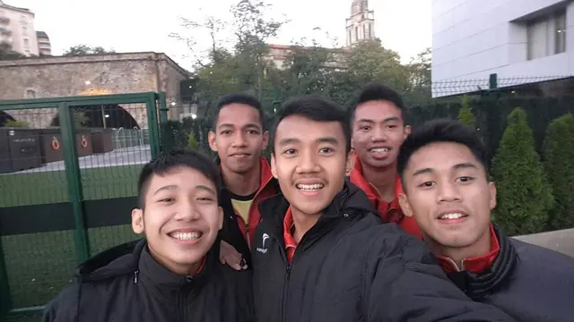 6 Potret Bagas Maulana di Luar Lapangan, Juara All England 2022