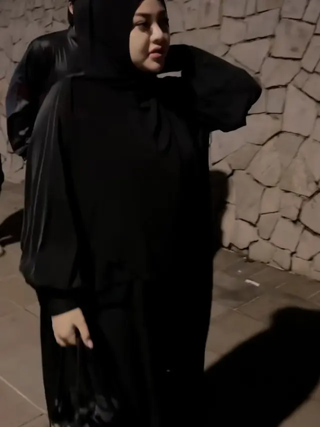 Aurel Hermansyah Shalat Tarawih Malam Pertama. [@aurelie.hermansyah]