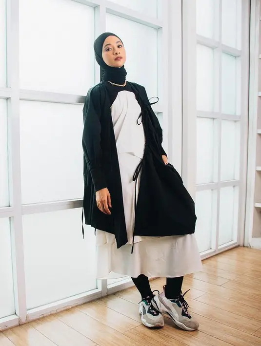 Sekarang Poppy Bunga pun juga sudah stylish dalam berpenampilan. (FOTO: instagram.com/poppybungariphat/)