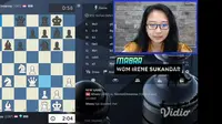 WGM Irene Sukandar pada episode pertama Mabar Blitz Chess, Jumat (02/04/2021). (Hendry Wibowo/Bola.com)