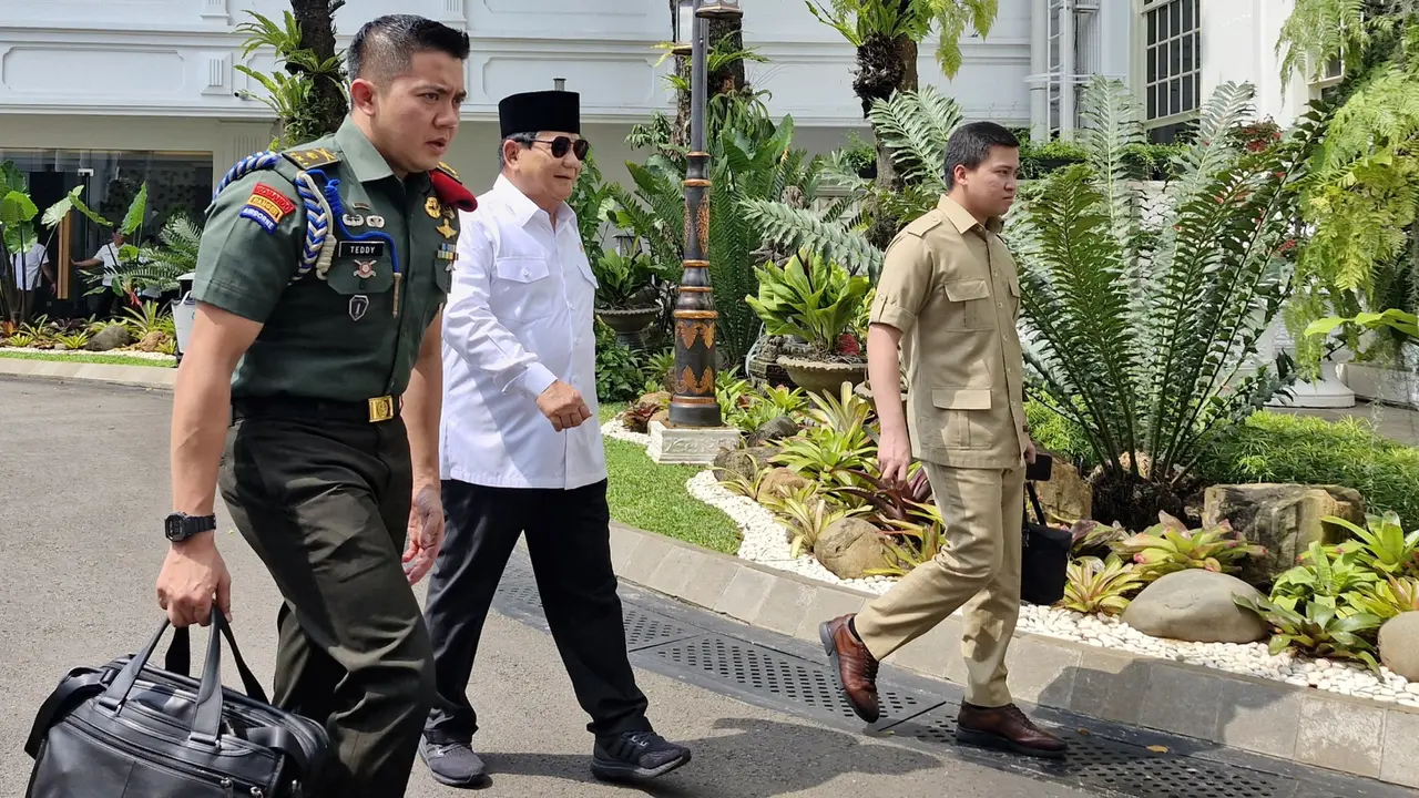 Presiden Terpilih periode 2024-2029, Prabowo Subianto menemui Presiden Joko Widodo atau Jokowi di Istana Kepresidenan Jakarta, Senin (8/7/2024).