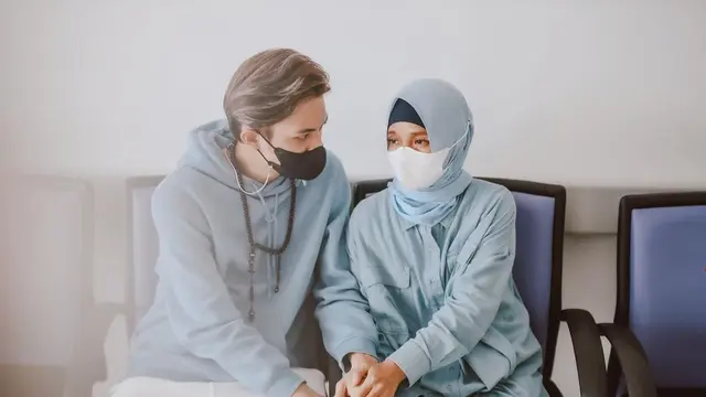 [Fimela] Dinda Hauw dan Rey Mbayang
