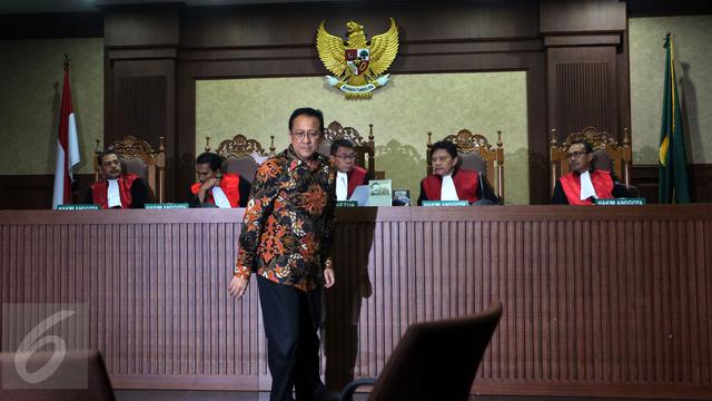 20161108-Irman Gusman Jalani Sidang Perdana-Jakarta