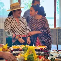 Mayangsari (kiri) pamer keakraban dengan iparnya, Titiek Soeharto. (dok, tangkapan layar video Instagram @mayangsari_official/https://www.instagram.com/p/C6bKfTqyE_9/)