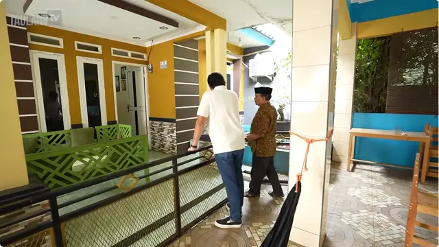 Potret Ruang Tamu Rumah Haji Bolot (YouTube TAULANY TV)