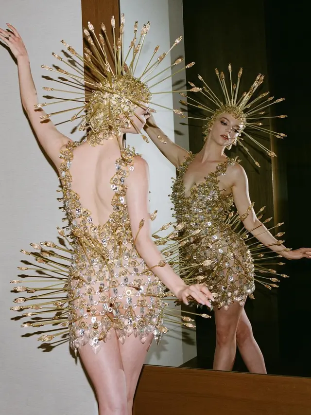 Gaya Nyentrik Anya Taylor-Joy Kenakan Gaun Berduri bak Landak saat Hadiri Premiere 'Furiosa: A Mad Max Saga', Bikin Bingung Cara Duduknya