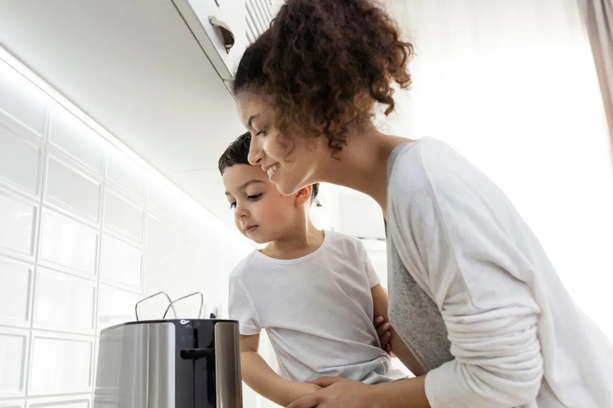 Setiap air fryer memiliki kapasitas dan pengaturan yang berbeda.
