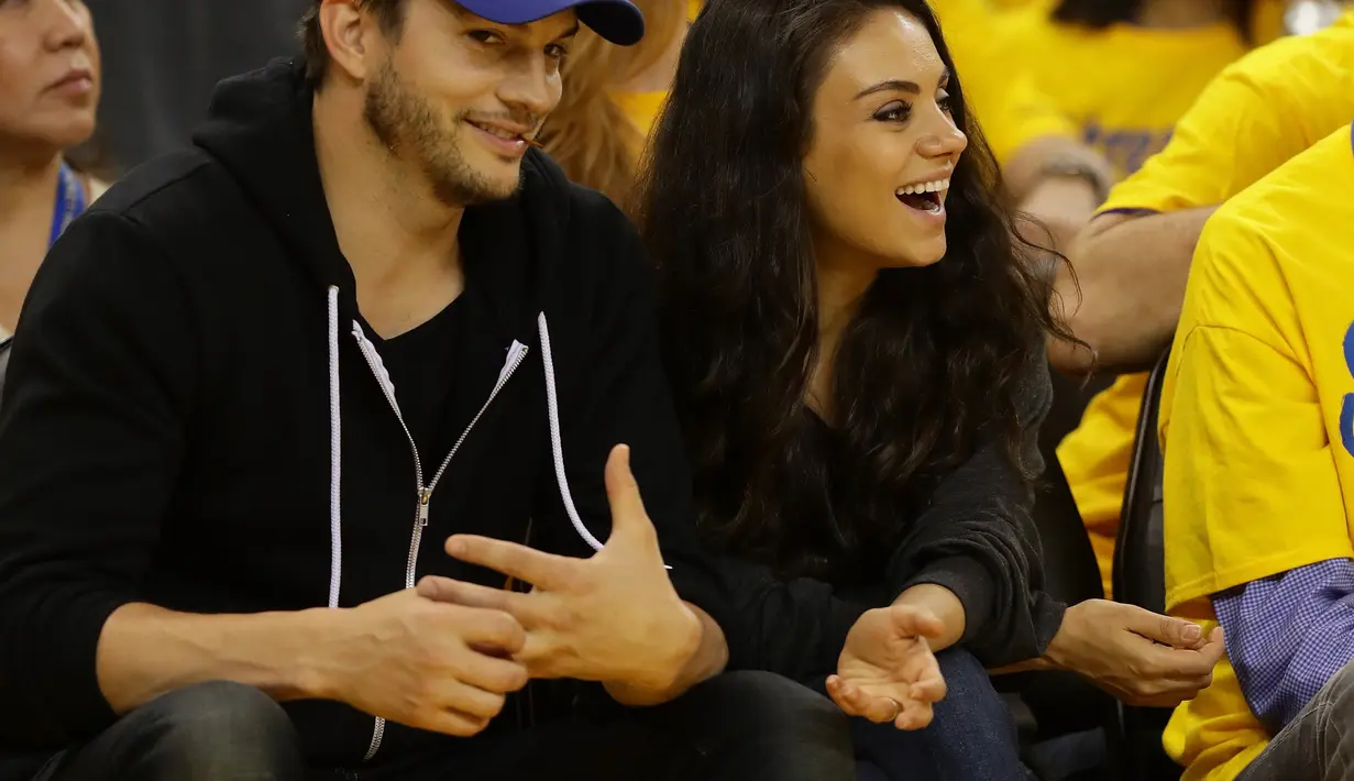 Beberapa waktu yang lalu, Mila Kunis membuat pernyataan yang membuat publik sontak heboh. Ternyata, Mila Kunis enggan memakai cincin pernikahannya dari sang suami, Asthon Kutcher, mengapa begitu?. (AFP/Bintang.com)