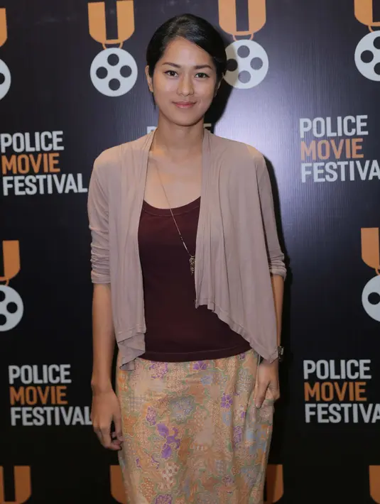 Tidak banyak perihal pernikahan yang diungkapkan oleh mantan istri Ananda Haris Siregar itu. Bahkan, pemain film Sang Penari itu berencana menggelar jumpa pers dengan awak media tentang pernikahannya. (Andy Masela/Bintang.com)