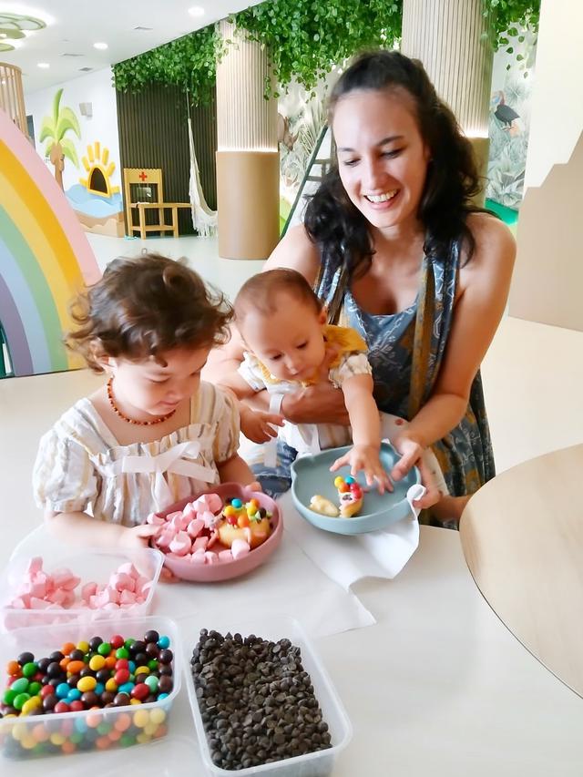 7 Potret Nadine Chandrawinata Liburan ke Lampung, Ramai Bareng Rombongan Keluarga