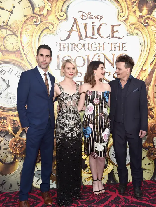 Sederet aktor dan aktris turut hadir di film ini, Johnny Depp, Mia Wasikowska dan banyak lagi. (AFP/Bintang.com)