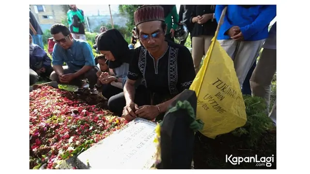 Terkena Strok, Ini 6 Potret Pemakaman Otis Pamutih Pemain 'Suami-Suami Takut Istri'