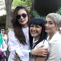 Zaskia Gotik hadir di ulang tahun Julia Perez yang ke-36