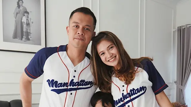 7 Potret Rio Alief Drummer Noah Bareng Vinessa Inez dan Buah Ini Selalu Kompak
