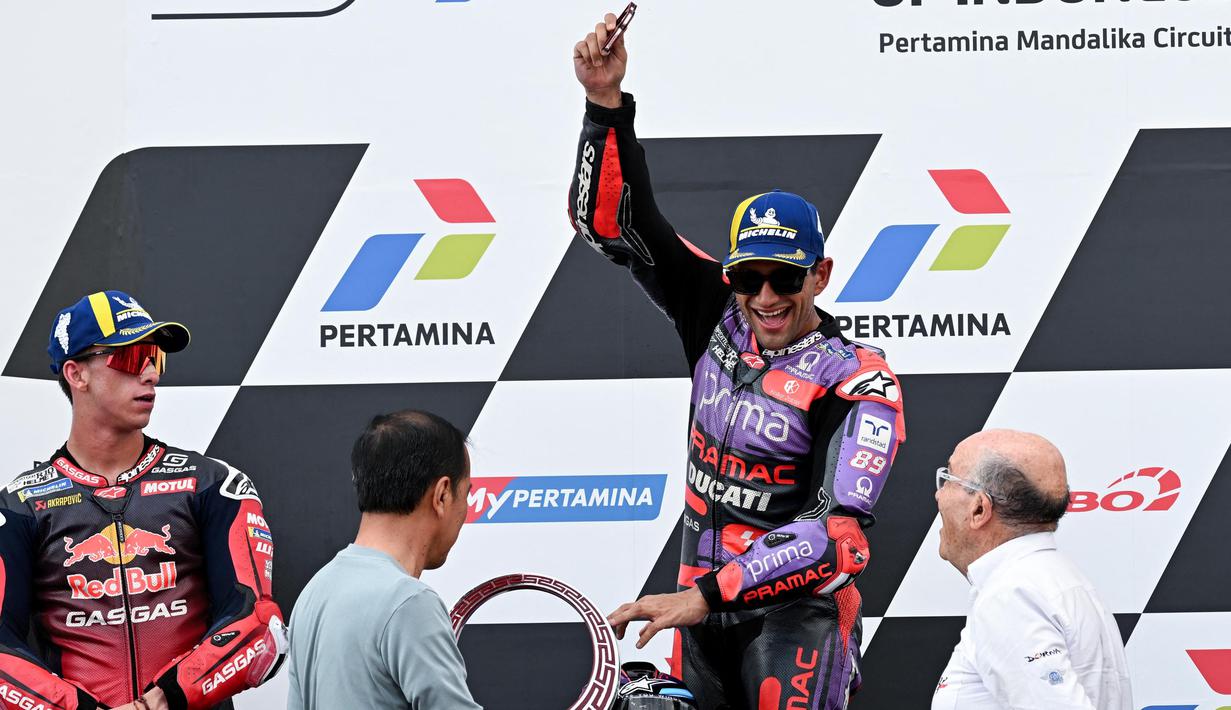 Jorge Martin berhasil menjadi pemenang usai melahap 27 putaran lomba dengan catatan waktu 41 menit 4,389 detik. (SONNY TUMBELAKA/AFP)