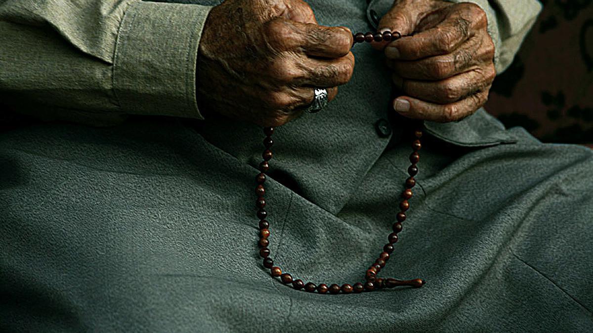Berdzikir dengan Jari Tangan atau Tasbih, Mana yang Lebih Utama?