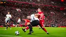 Pemain Liverpool Kostas Tsimikas (kanan) berebut bola melawan pemain Derby County Eiran Cashin pada pertandingan sepak bola Piala Liga Inggris atau Carabao Cup di Stadion Anfield, Liverpool, Inggris, 9 November 2022. Liverpool  menyingkirkan Derby County lewat adu penalti dengan skor 3-2. (AP Photo/Jon Super)