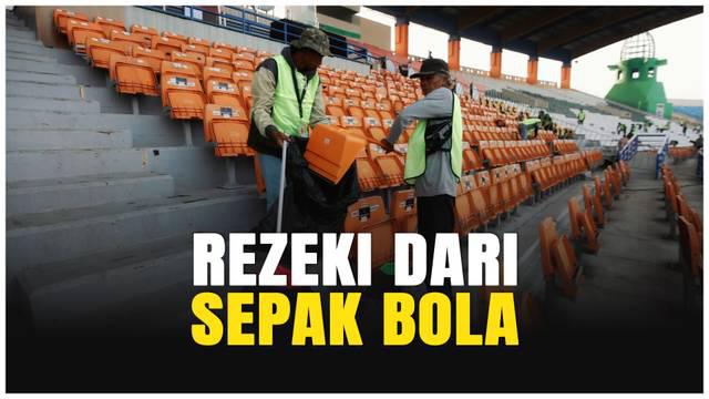 Di balik meriahnya Piala Presiden 2025, ada sosok-sosok yang bekerja dalam diam. Mereka bukan pemain, bukan pelatih, bukan juga penonton, mereka adalah petugas kebersihan.