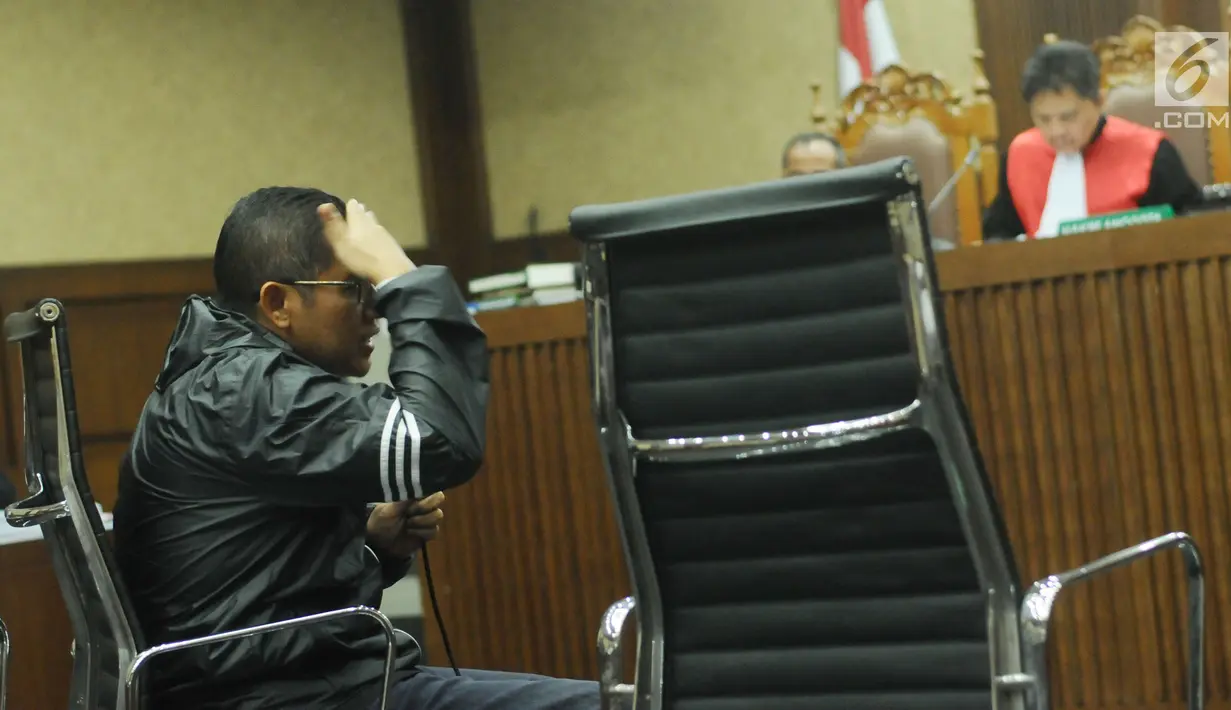 Mantan Ketua Fraksi Demokrat, Anas Urbaningrum bersaksi dalam sidang lanjutan dugaan korupsi e-KTP dengan terdakwa Andi Narogong di Pengadilan Tipikor, Jakarta, Kamis (23/11). Sidang beragenda mendengar keterangan saksi. (Liputan6.com/Helmi Fithriansyah)