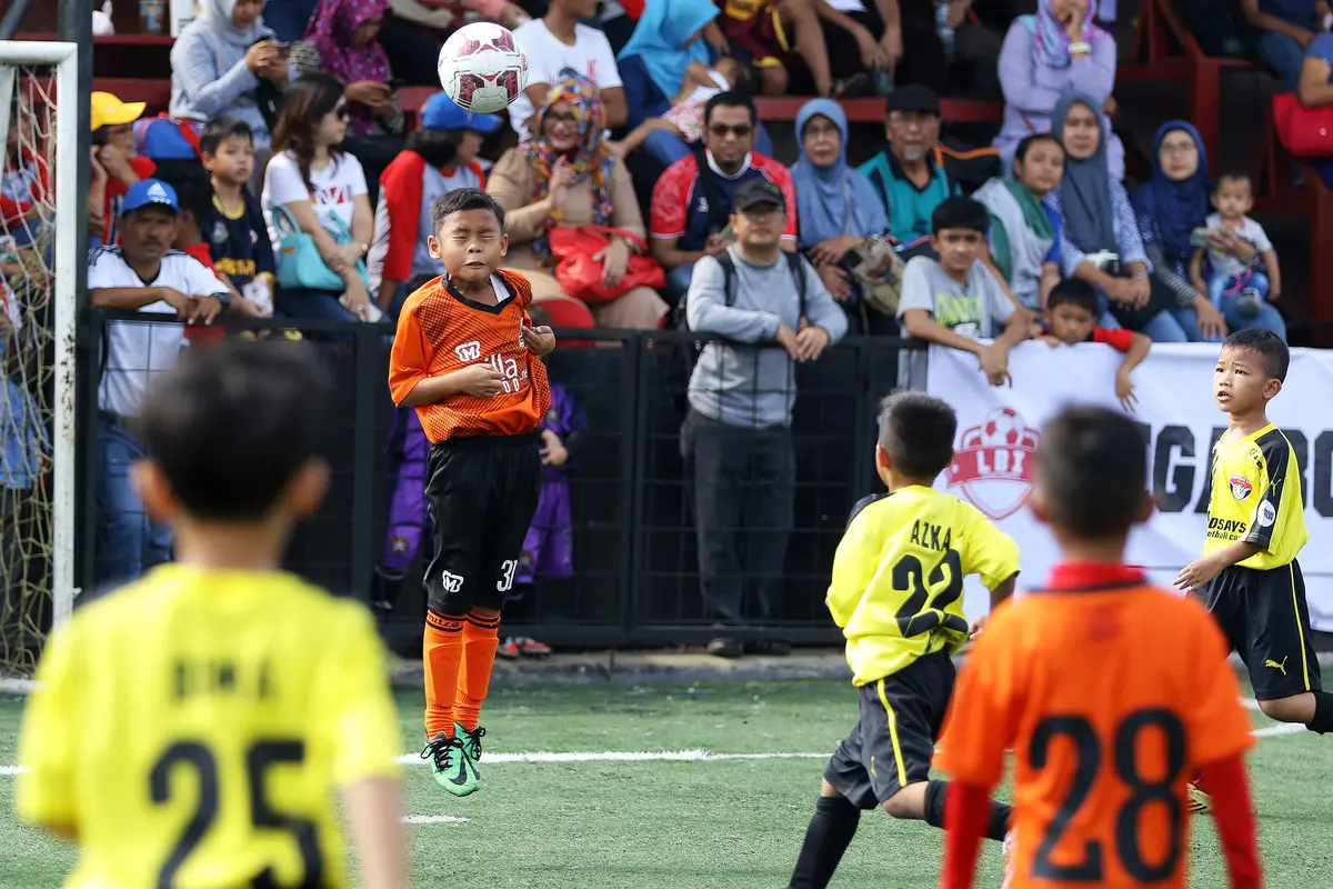 Antusias Pesepak Bola Cilik saat Beraksi di Liga Bola Indonesia