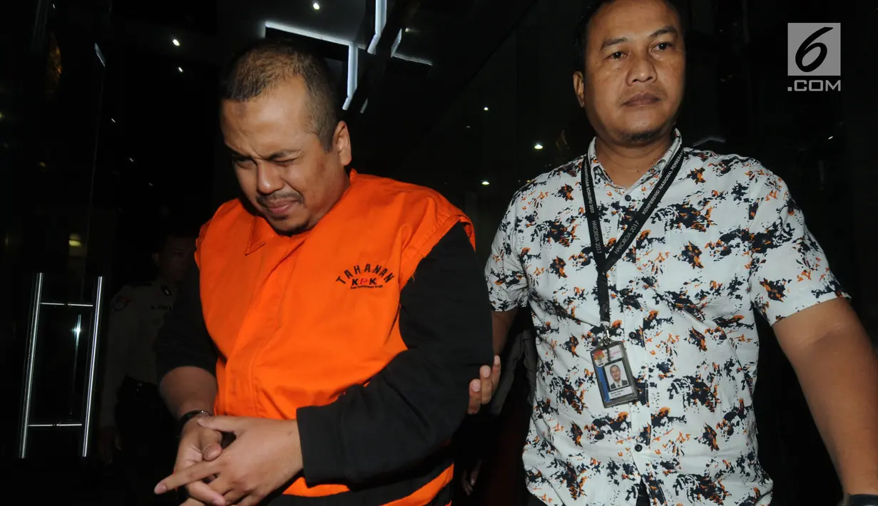 Pengusaha Zulfikar, penyuap Anggota DPR F-PDIP I Nyoman Dhamantra usai menjalani pemeriksaan di Gedung KPK, Jakarta, Jumat (9/8/2019). Zulfikar ditahan 20 hari ke depan terkait suap izin impor bawang putih dari Kementerian Pertanian dan SPI dari Kemendag. (merdeka.com/Dwi Narwoko)
