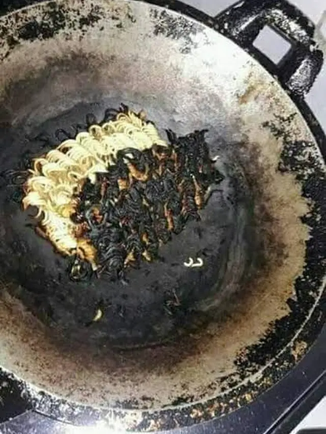 6 Momen Apes Masak Mi Sampai Gosong Ini Bikin Kecewa