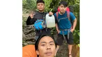 Pendaki Gunung Marapi yang berhasil turun saat erupsi terjadi pada Minggu petang. (Liputan6.com/M Syukur)