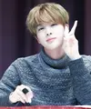 Lantaran wajahnya yang imut, Jin kerap dikira sebagai maknae BTS. Padahal cowok kelahiran 4 Desember 1992 ini merupakan personel BTS paling tua. (Foto: koreaboo.com)