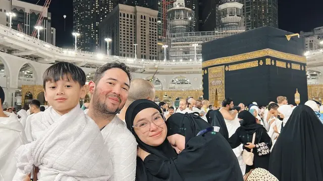 Dulu Disebut King of Antagonis di Sinetron Tersanjung, Ini Potret Terbaru Donny Michael saat Umroh dengan Keluarga