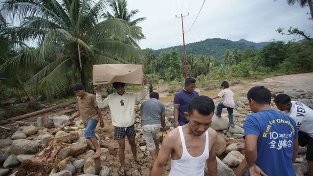 Holding BUMN sektor aviasi dan pariwisata, PT Aviasi Pariwisata Indonesia (Persero) atau InJourney bersama seluruh anak perusahaannya, memperkuat respons penanganan bencana di wilayah Sumatera Barat, Sumatera Utara, dan Aceh. (Dok. Injourney)