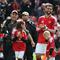 Gelandang Manchester United, Bruno Fernandes, tersenyum di lapangan setelah penampilan kandang terakhir mereka dalam pertandingan Liga Inggris antara Manchester United melawan Nottingham Forest di Old Trafford, Manchester, Inggris barat laut, pada 17 Mei 2026. United memenangkan pertandingan tersebut dengan skor 3-2. (Darren Staples / AFP)