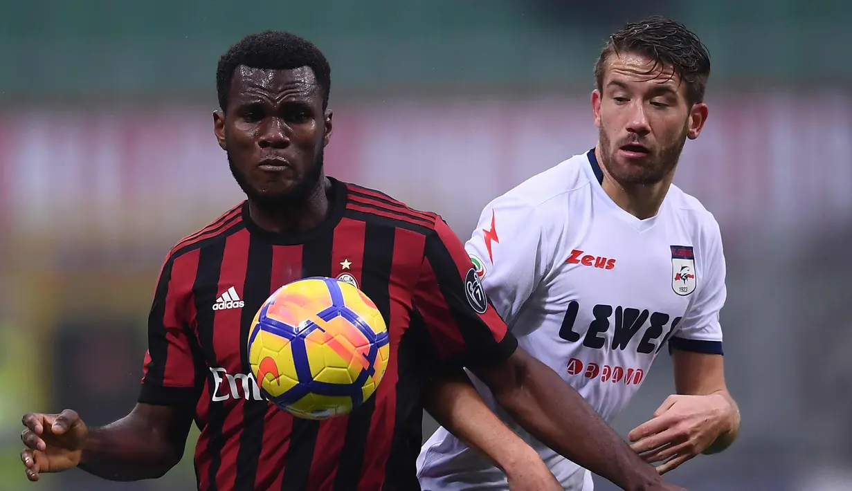 Gelandang AC Milan, Franck Kessie (AFP Photo/Marco Bertorello)
