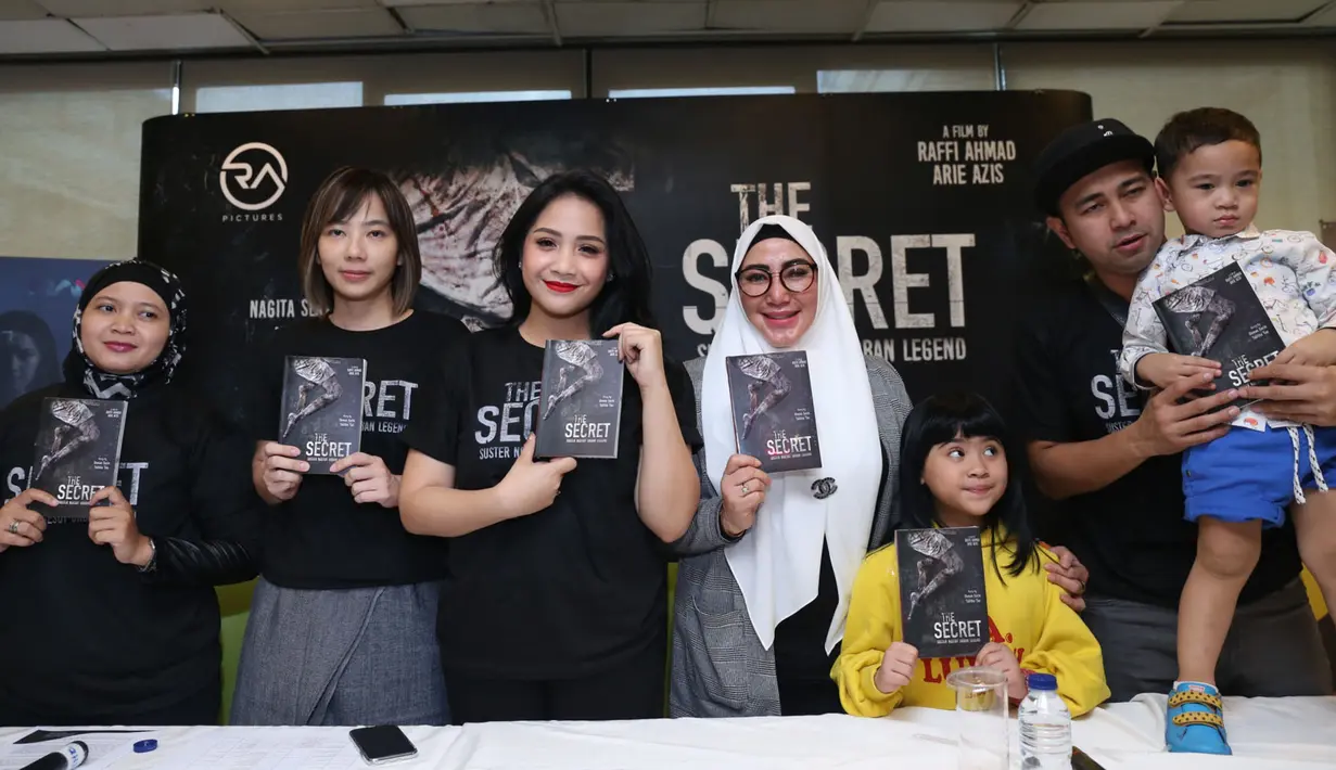 "Aku suka sama cerita dan mitos suster ngesot. Memang dulu beberapa kali difilmkan, 5 tahun lalu. Ini mitos tapi telinga kita begitu familiar sama suster ngesot,” ujar Raffi. (Nurwahyunan/Bintang.com)