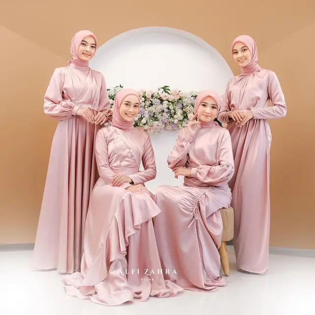 7 Rekomendasi Model Baju Bridesmaid Bahan Satin Polos Terbaru 2024