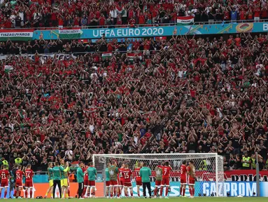 Stadion Puskas Arena adalah satu-satunya stadion di seluruh Eropa yang mengizinkan kapasitas penuh untuk penontonnya. Tersedia 61.000 kursi penonton dalam stadion tersebut. (Foto: AFP/Pool/Alex Pantling)