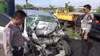 Laka Lantas di Tol Cipali di wilayah Cipeundeuy, Subang, Jawa Barat. Sabtu (15/10). (Abramena/Liputan6.com)