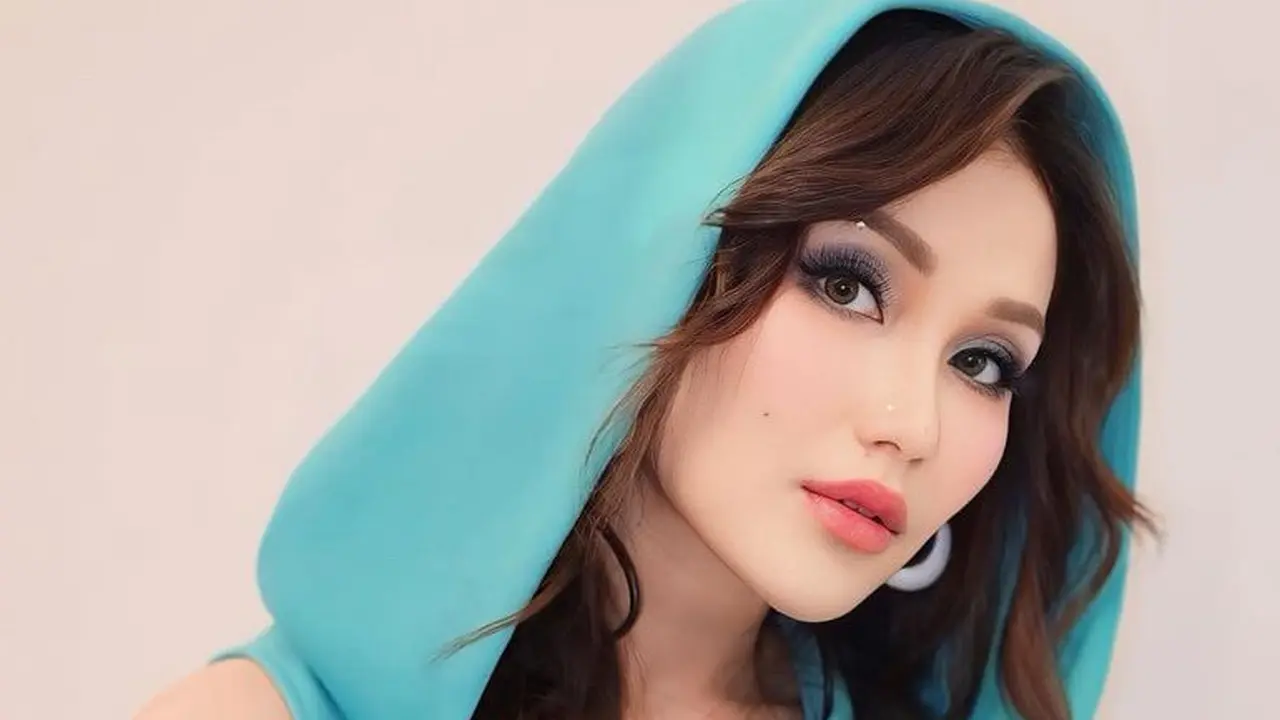 Tampilan Terbaru Ayu Ting Ting saat Manggung Pasca Tidak Menjadi Menikah