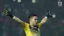 Kiper Persija, Andritany merayakan kemenangan atas PS TNI pada lanjutan Liga 1 Indonesia di Stadion Patriot Candrabhaga, Bekasi, Sabtu (30/9). Persija menang 4-1. (Liputan6.com/Helmi Fithriansyah)