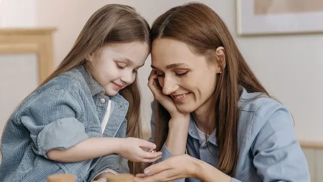Tips Mengajarkan Anak Belanja Bijak agar Tidak Impulsif