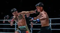 Ricardo Bravo meraih penyelesaian KO 30 detik di ronde pertama ONE Friday Fights 50. Capaian ini sekaligus membuatnya berhak meraup kontrak&nbsp;senilai miliaran rupiah. (Dok. ONE Championship)